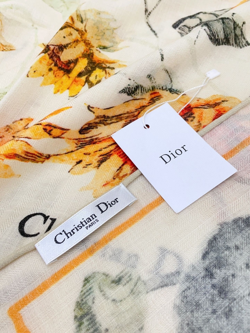 CHRISTIAN DIOR